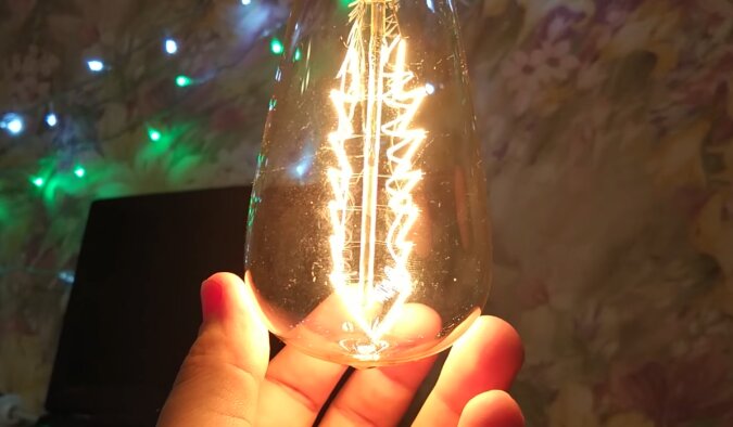 Lampe. Quelle: Screenshot YouTube