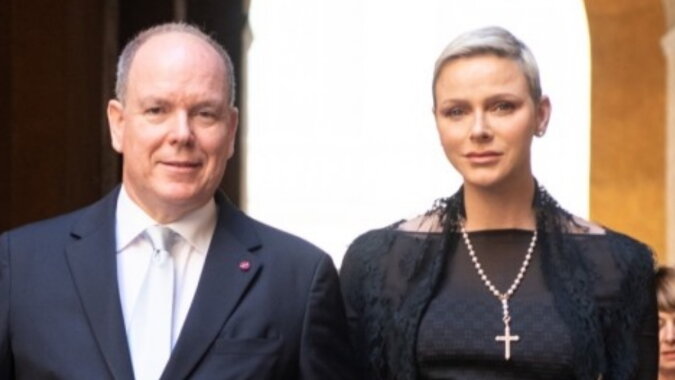 Prinz Albert von Monaco mit seiner Frau. Quelle: focus.com