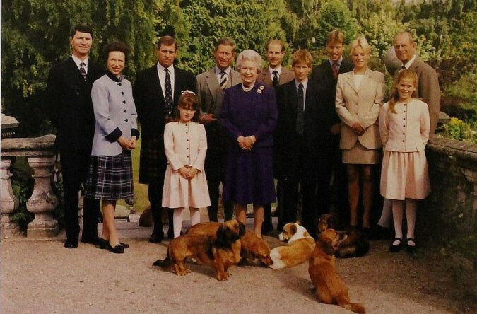 "Seltene Aufnahmen": Mitarbeiter der königlichen Residenz teilten persönliche Fotos, auf denen die königliche Familie zu Hause zu sehen ist