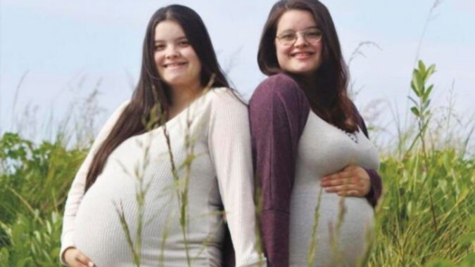 Schwangere Zwillingsschwestern. Quelle: laykni.com