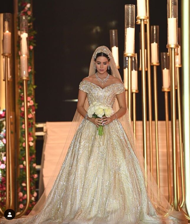 5 Monate, 7 Näherinnen und 40 Meter Schleier: Eine libanesische Braut verwirklichte eine Skizze eines Traumbrautkleides