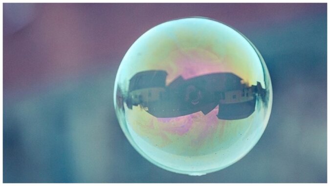 Die Blasen sind von einem merkwürdigen "Heiligenschein" umgeben. Quelle: Markus Spiske/Unsplash