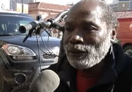 Ein obdachloser Mann, der einen gefundenen Verlobungsring zurückgab. Quelle: Screenshot YouTube