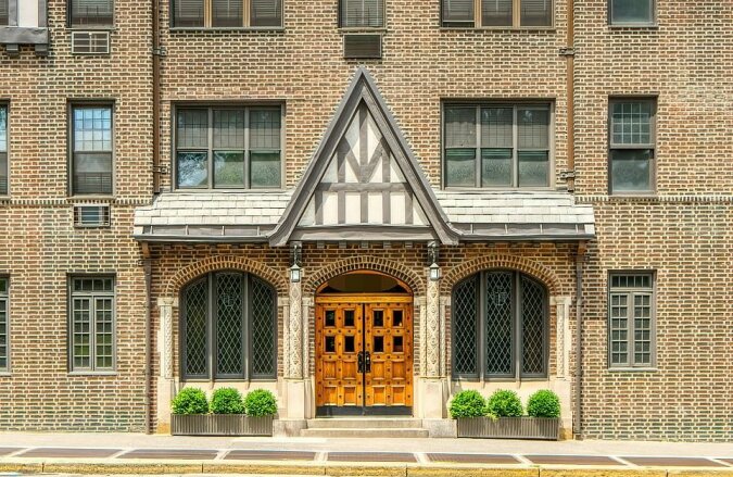 "Haupteingang": Wie einige der schönsten Fassaden und Türen in der Architektur von Wohngebäuden aussehen