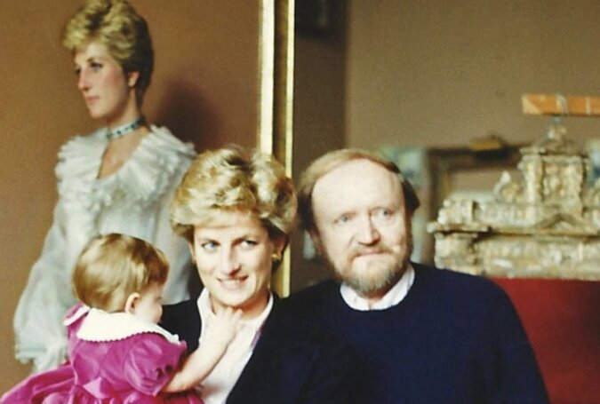 Prinzessin Diana mit dem Künstler Nelson Shanks vor ihrem Porträt. Quelle: www.focus.сom