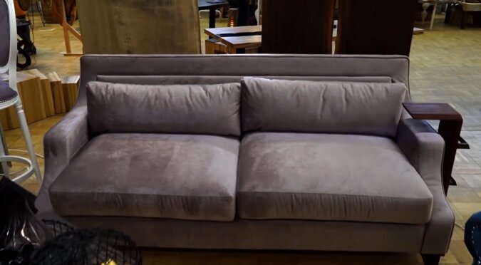 Sofa. Quelle: Screenshot YouTube