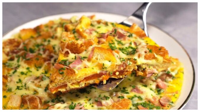 Omelett mit Hackfleisch, Champignons und Spinat. Quelle: pinterest.сom