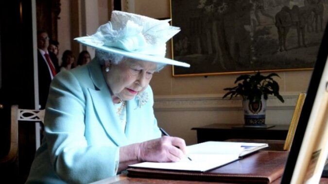 "Sie kann es, sie ist die Königin": 7-jähriges Mädchen richtet persönliche Bitten an Elizabeth II
