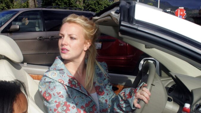 Britney Spears in ihrem Cabrio. Quelle: Getty Images