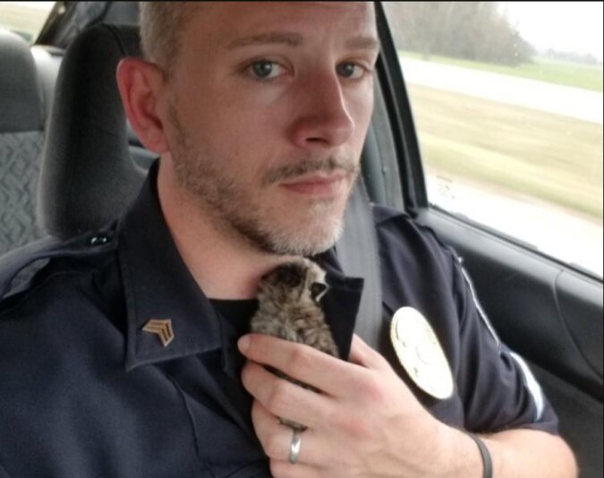 Ein guter Polizist verbrachte  zwei Tage damit, nach einem neugeborenen Kätzchen zu suchen, um es zu retten