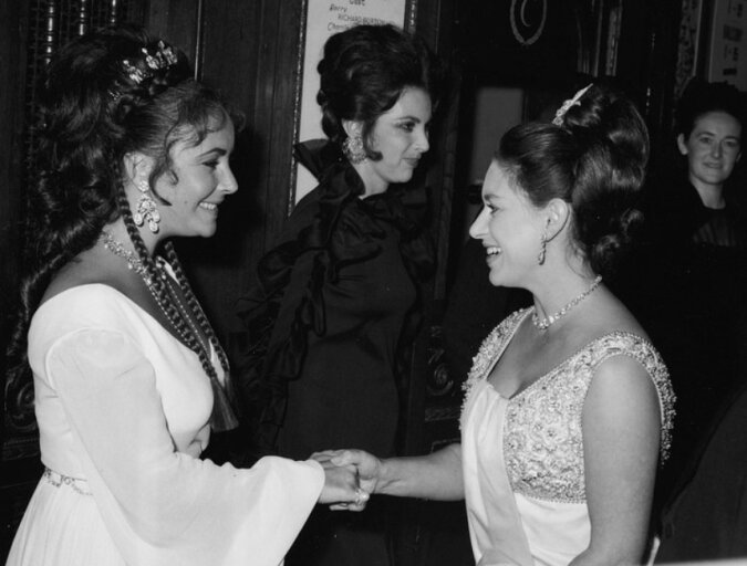 Prinzessin Margaret und Elizabeth Taylor. Quelle: marieclaire.com