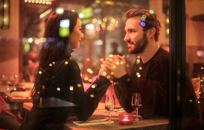 "Liebe im Internet": Forscher erzählten darüber, wie man dank Dating-Apps einen Seelenverwandten finden kann