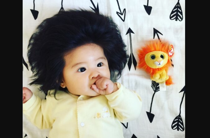 Das sechs Monate alte Mädchen hat bessere Haare, als die meisten Erwachsenen auf dem Planeten