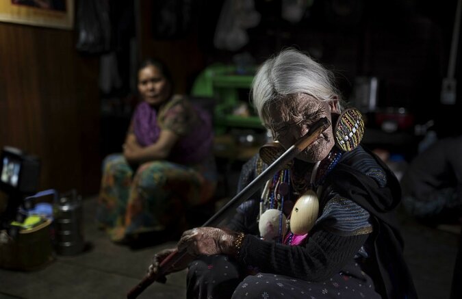 "Alte Traditionen": Der Fotograf nimmt einen Stamm auf, in dem Frauen auf ihren Gesichtern tätowiert sind
