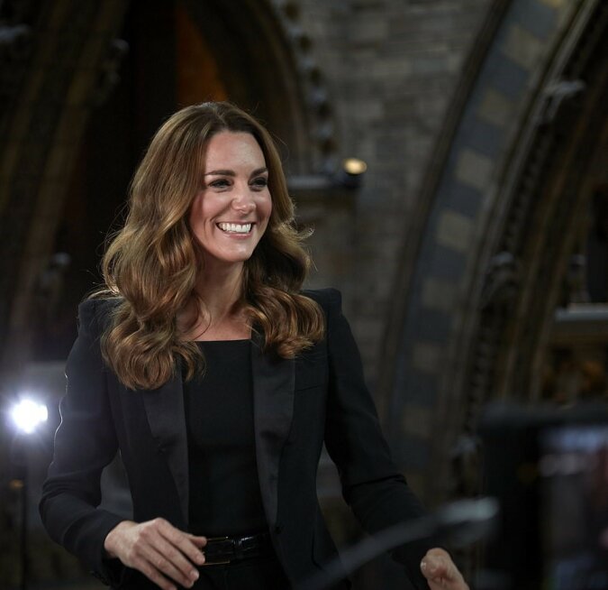 "Hollywood-Eleganz im Museum": Kate Middleton probierte einen Smoking an