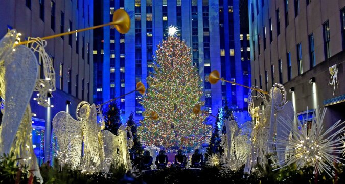 Warum man den wichtigsten Weihnachtsbaum der Welt seit den 1930er Jahren jährlich aufstellt und wie man Girlanden für ihn wählt