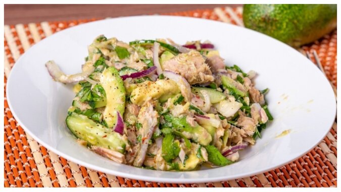 Thunfisch, Avocado und Gurkensalat ist schnell zubereitet. Quelle: pinterest.сom
