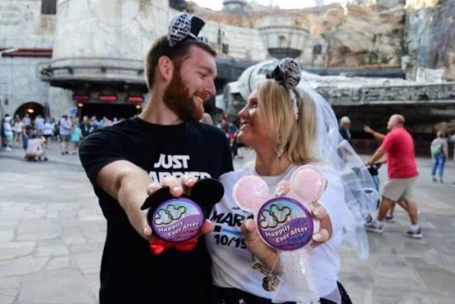 Träume werden wahr: Ein Paar  feierte  eine Hochzeit im Disney Format