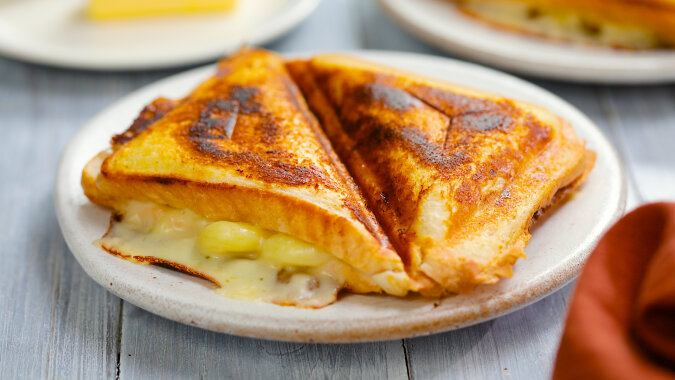 „Das leckerste Butterbrot“: Chefkoch enthüllte das Geheimnis, wie man das perfekte Käsesandwich macht