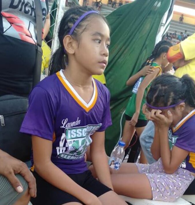 Eine Philippine hatte keine Laufschuhe, also machte sie ihre eigenen und gewann trotzdem drei Rennen