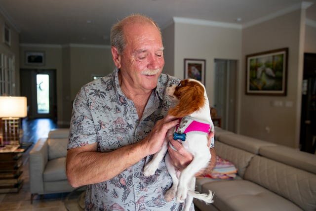 "Echte Freundschaft": Der 74-jährige Mann rettete seinen Hund vor einem Alligator ohne zu zögern