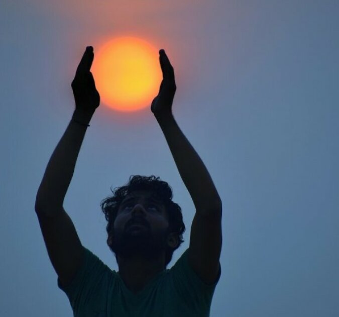 "Optische Täuschung": Der Fotograf improvisierte und machte lächerliche Fotos mit der Sonne