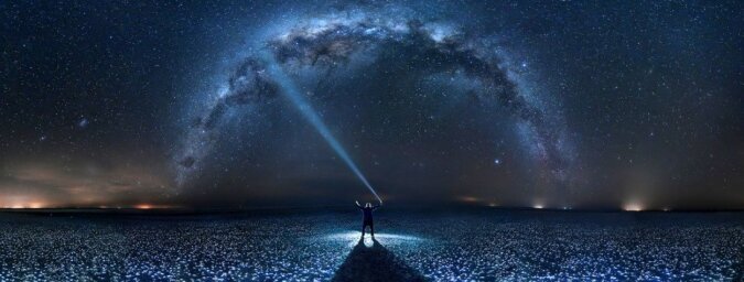 "Einheit mit dem Universum": Der Fotograf hat die Sterne in der weiten Wüste festgehalten