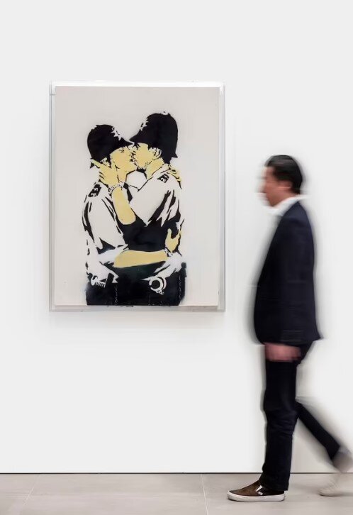 Robbie Williams Wird Gemälde Von Banksy Aus Seiner Sammlung Bei Sothebys Verkaufen Details