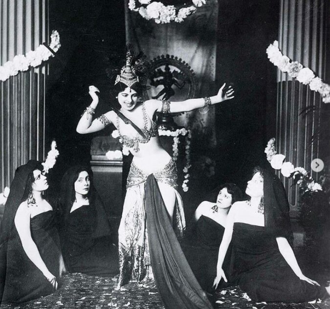 Spionage und Tanzen: die mysteriöse Lebensgeschichte von Mata Hari