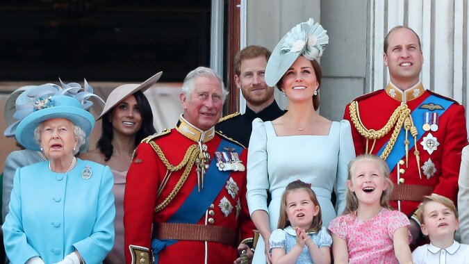 Königliche Familie: Wie groß sind Königin Elizabeth II, Prinzen William und Harry und der Rest der Monarchie