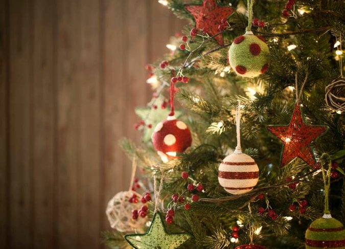 "Umgekehrtes Weihnachten": Die Familie schmückte den Weihnachtsbaum verkehrt herum