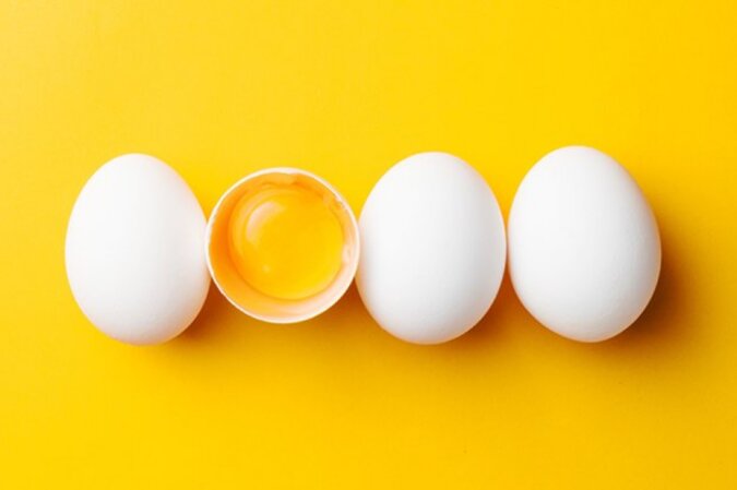 Wie man ein gekochtes Ei in drei Sekunden schält