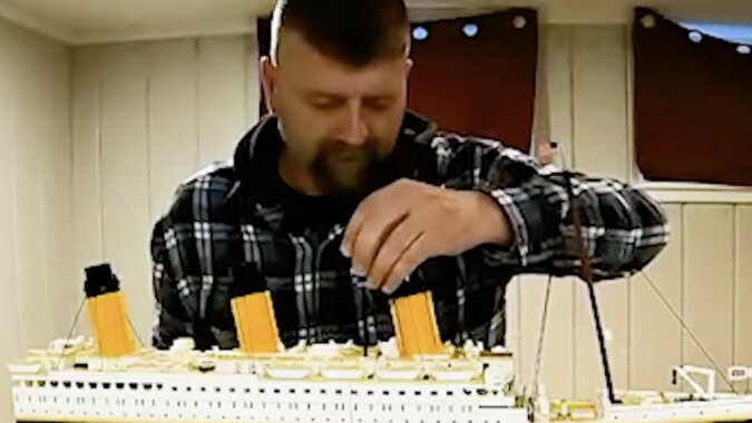Paul Ufema hat das größte LEGO Set zusammengestellt. Quelle: Screenshot YouTube