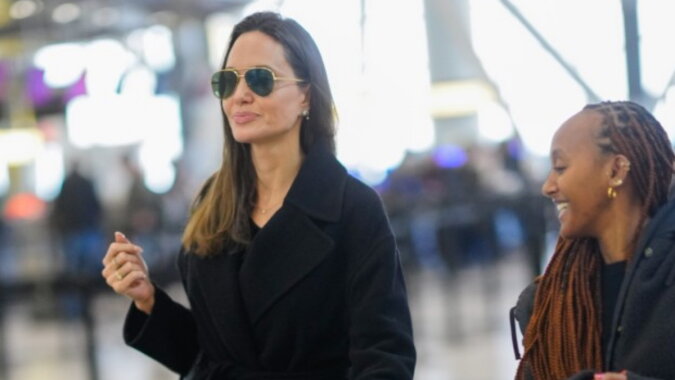 Angelina Jolie mit der Tochter. Quelle: focus.com