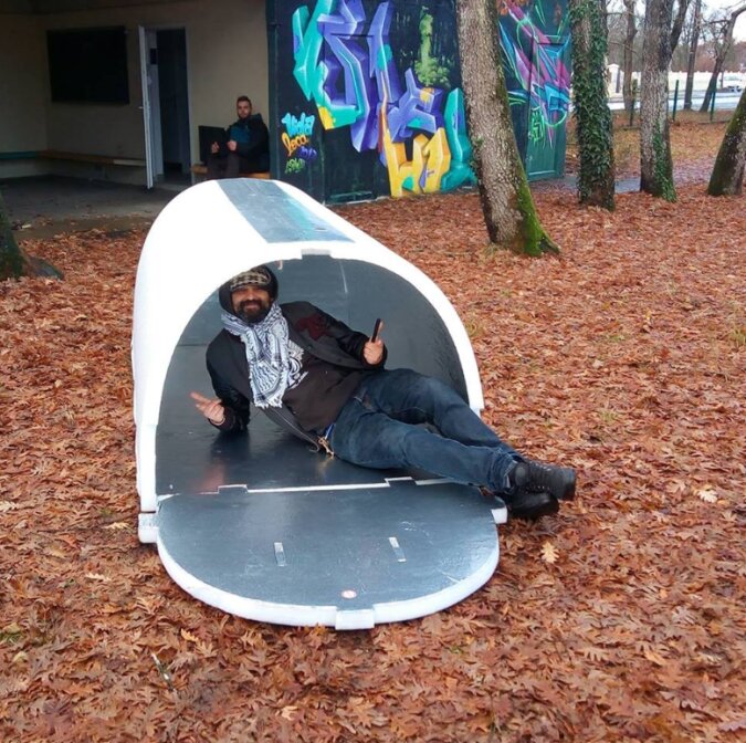 Der Ingenieur erfand "Hütten" für Obdachlose, die im Winter Warm halten, und verbessert die ständig