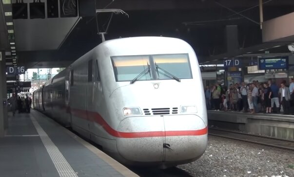 Womit ist die Bahnfahrt in der Ersten Klasse mit der Deutschen Bahn günstiger