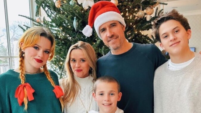 Reese Witherspoon mit der Familie. Quelle: focus.com