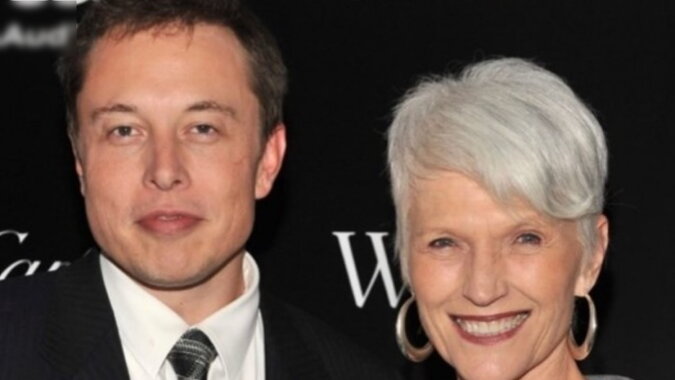 Maye Musk mit dem Sohn. Quelle: focus.com