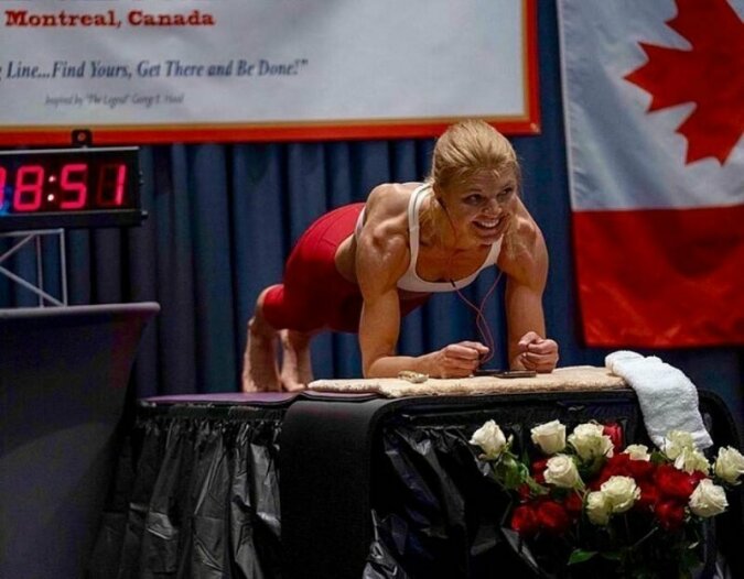 Weltrekord: Frau  hielt die Planke 4 Stunden lang