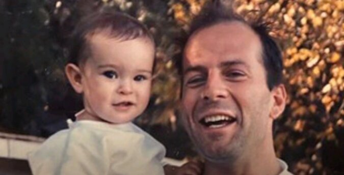 Bruce Willis und seine Tochter. Quelle: Screenshot YouTube