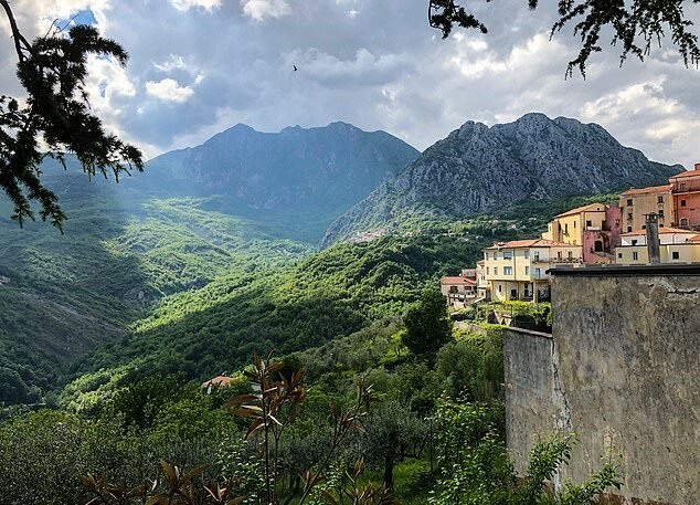 „Italiener werden“: Ein Haus in einem historischen Dorf in Italien kann für einen Euro gekauft werden