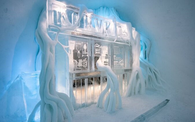 "Eiswald": Ein schwedisches Hotel aus Schnee und Eis präsentierte eine Online-Ausstellung "Gefrorener Wald" mit Eisfiguren