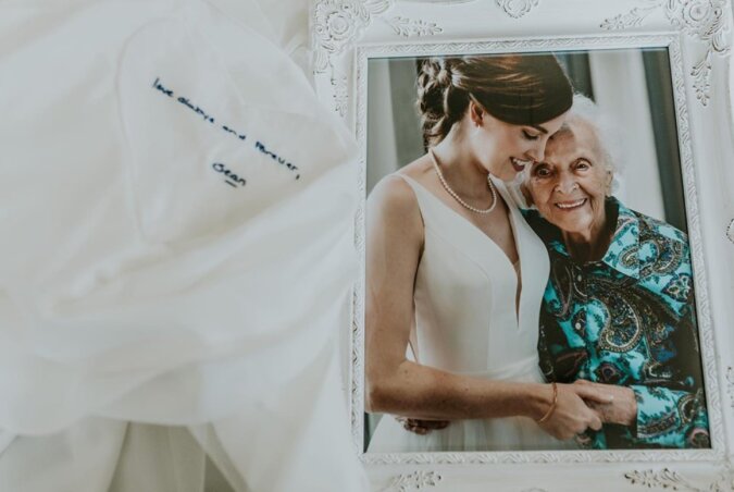 An ihrem Hochzeitstag zeigte die Braut ihrer Familie ein Bild, das alle zu Tränen rührte