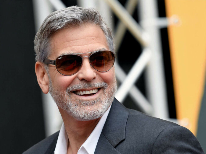 „Der wertvollste Schatz“: welche Dinge George Clooney, Jennifer Aniston und andere Stars für wohltätige Zwecke spendeten