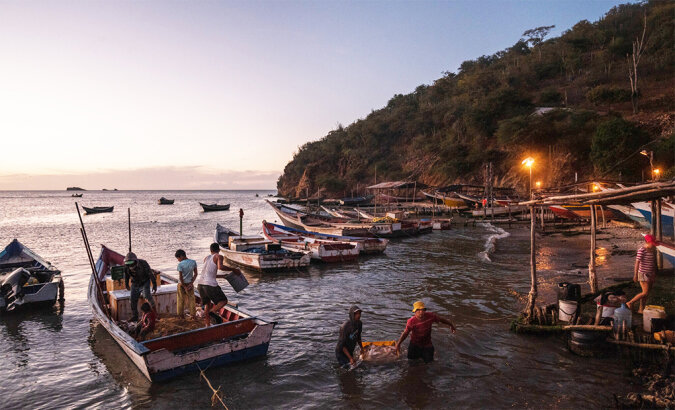„Ozeanschätze“: Die Flut wusch Hunderte von Schmuckstücken an Land in einem armen südamerikanischen Dorf