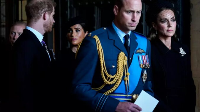 Prinz Harry, Meghan Markle, Prinz William und Kate Middleton. Quelle: mainstyles.com
