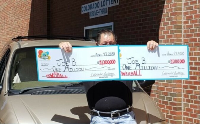 Der Amerikaner gewann an einem Tag zwei 1-Millionen-Dollar-Jackpots. 30 Jahre lang kaufte er die gleiche Lottoserie