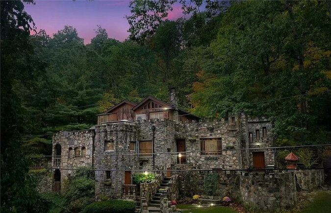 "Schloss von Rapunzel": Ein als Märchenhaus stilisiertes Haus wird für 675 Tausend Dollar verkauft