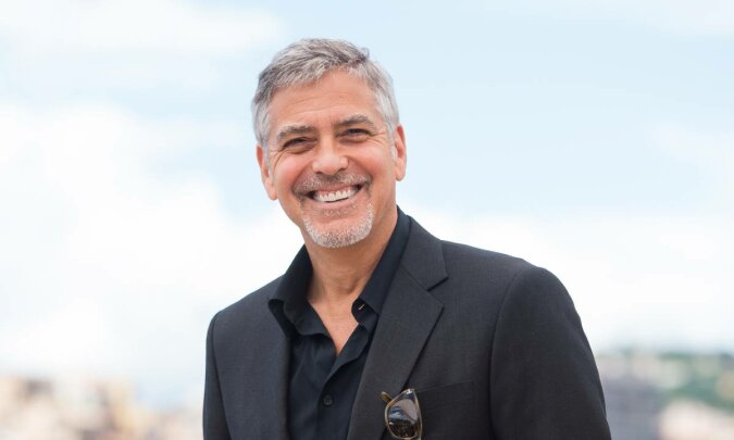 "Der Ruhm hat ihn nicht schlecht beeinflusst": George Clooney erzählte, wie er seinen Freunden dankte, indem er ihnen jeweils eine Million Dollar gab