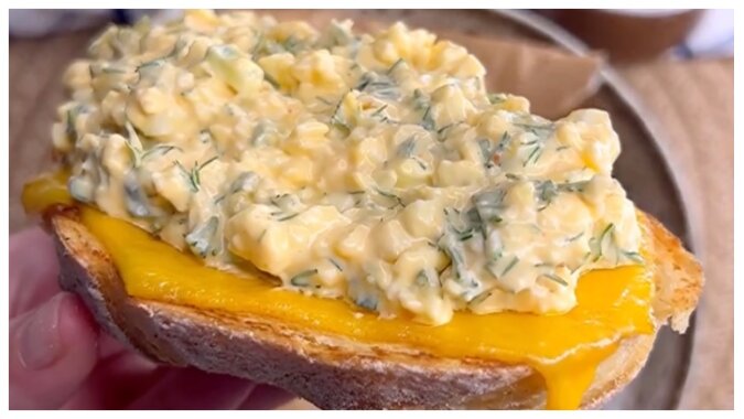 Toast mit Ei und Käse. Quelle: Instagram.сom